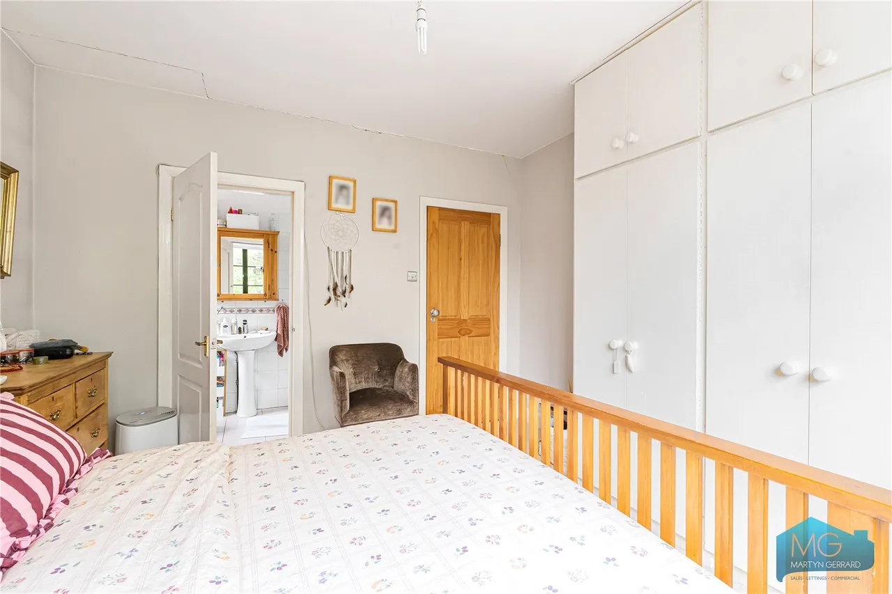 Hutton Grove, North Finchley, N12, photo 15