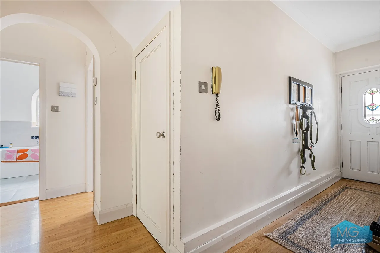 Hutton Grove, North Finchley, N12, photo 14