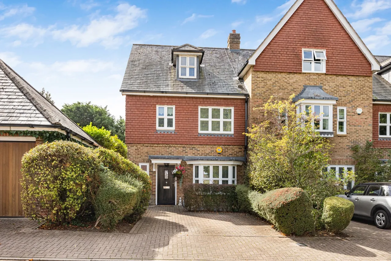 3 bed house for sale, Highgrove Avenue, Ascot, SL5