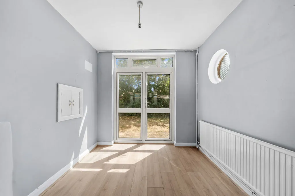 Burwood Road, Hersham KT12 4AA, photo 5