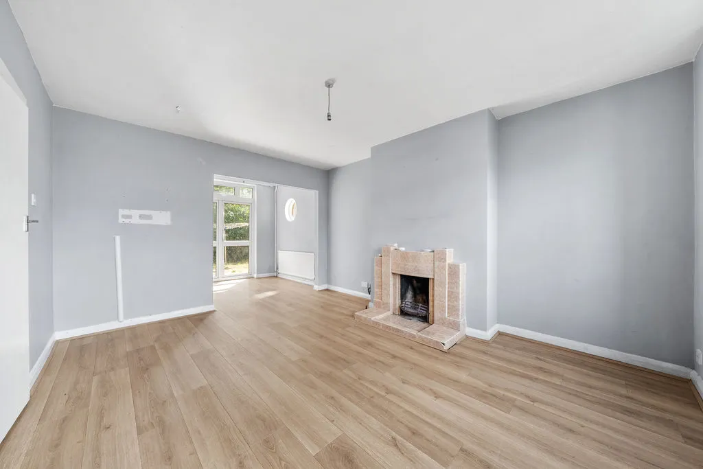 Burwood Road, Hersham KT12 4AA, photo 4