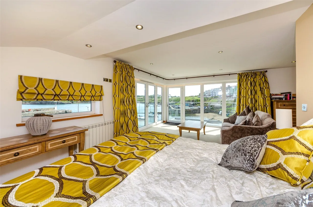 Beach Road, Cemaes Bay, photo 12
