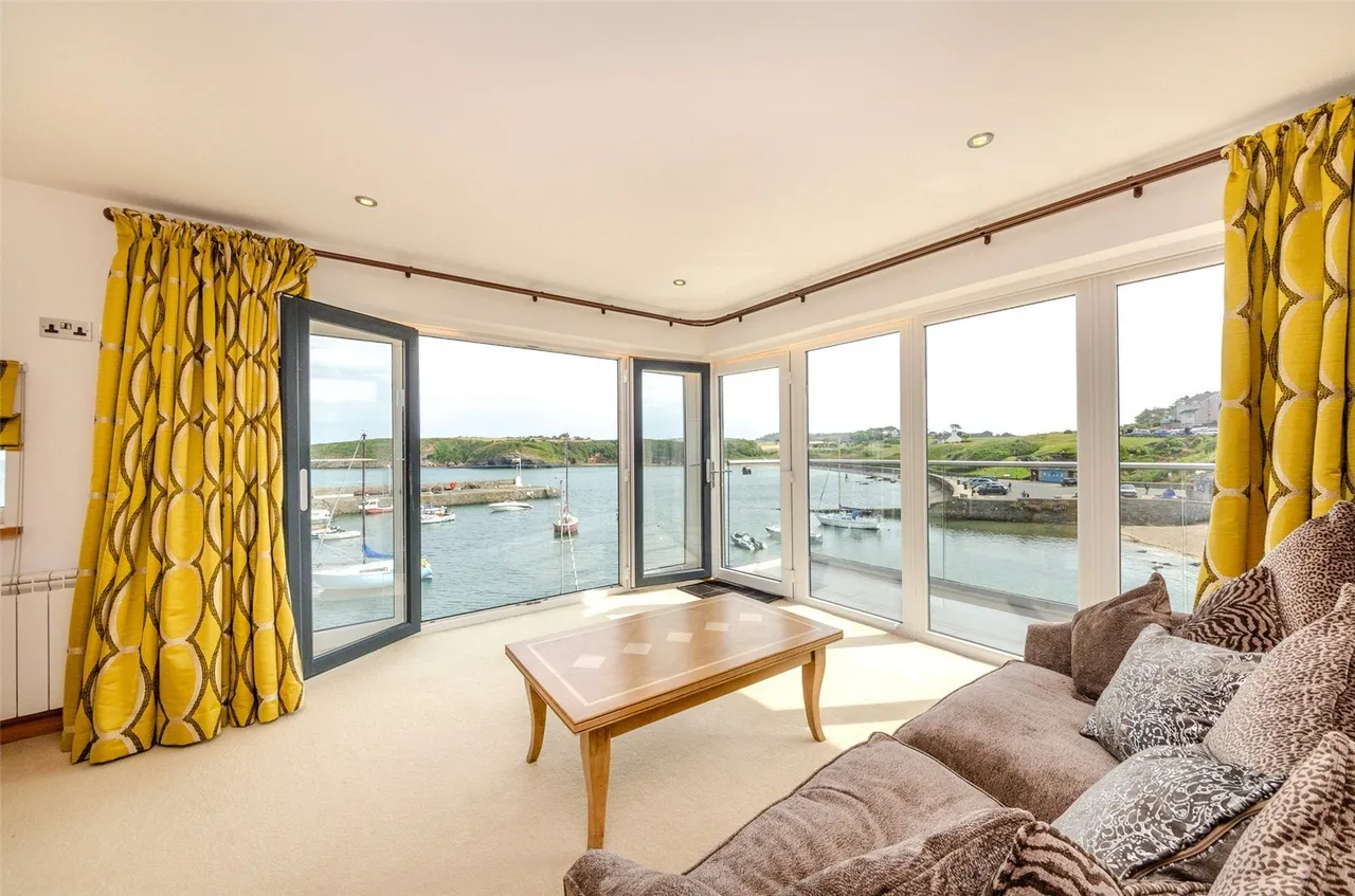 Beach Road, Cemaes Bay, photo 11