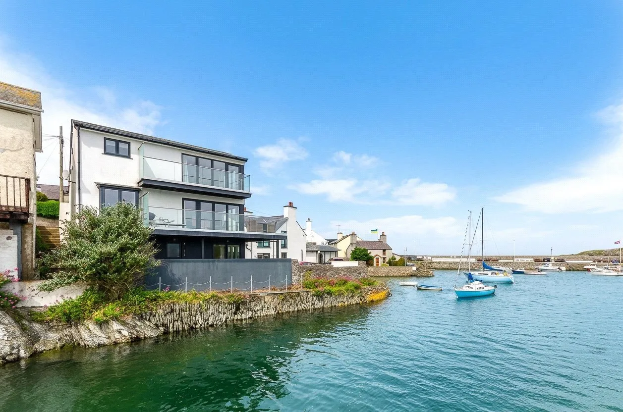 Beach Road, Cemaes Bay, photo 32