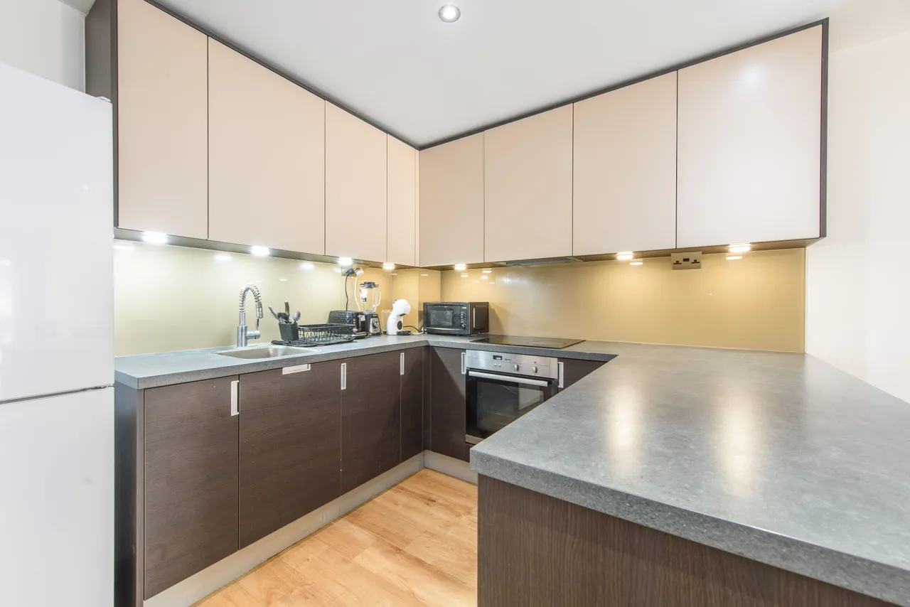 25 Emerald House, 2 Commander Avenue, London, photo 5