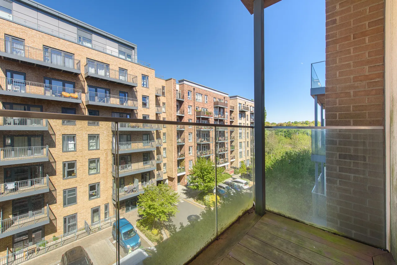 25 Emerald House, 2 Commander Avenue, London, photo 8
