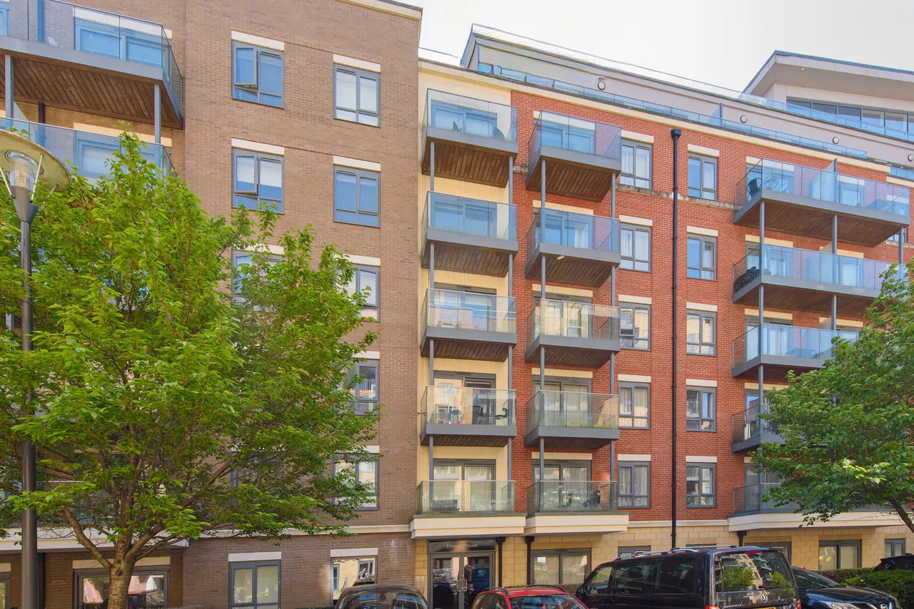 1 bed flat for sale — 25 Emerald House, 2 Commander Avenue, London