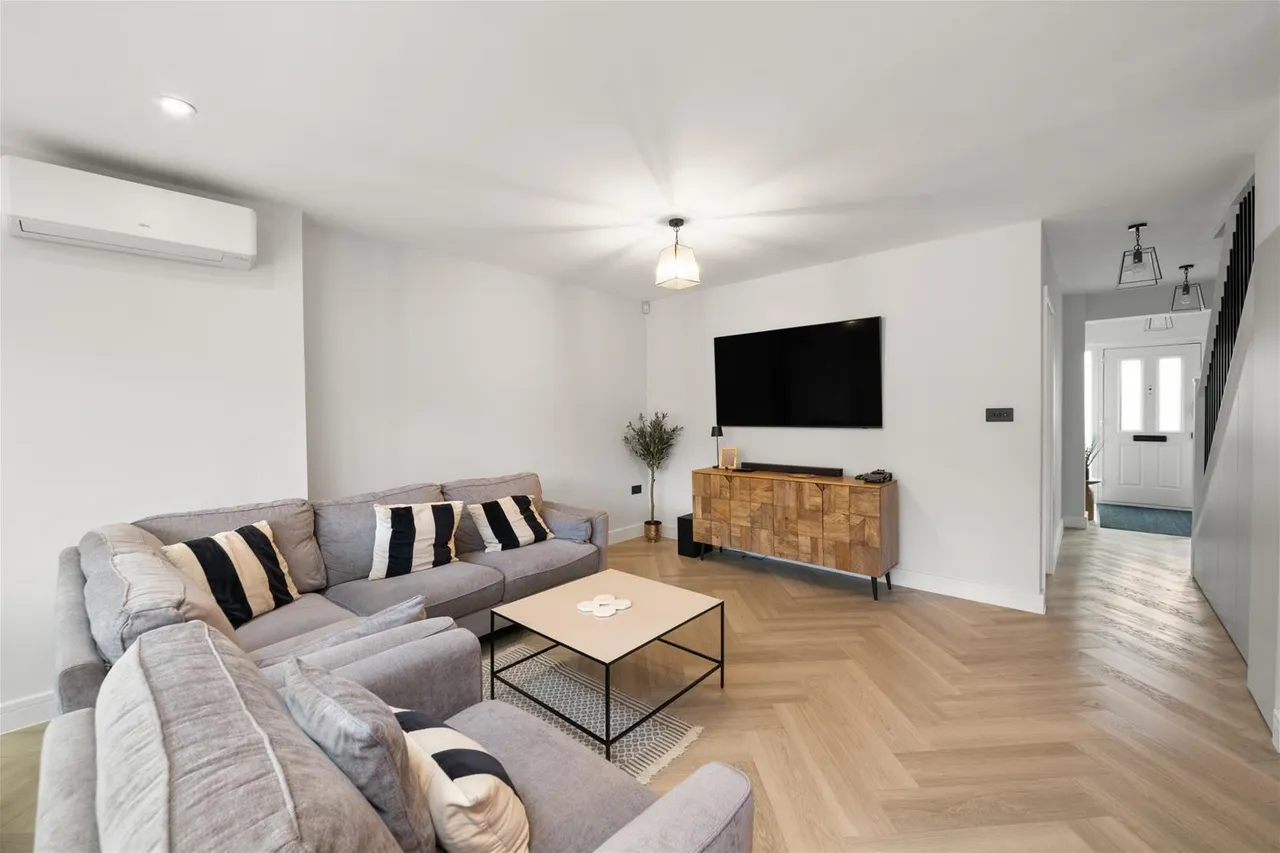 Clunbury Avenue, Southall, photo 11