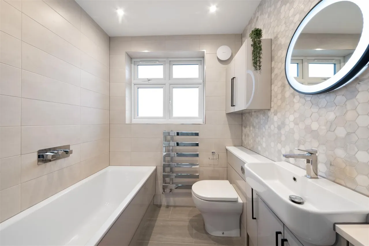 Clunbury Avenue, Southall, photo 14