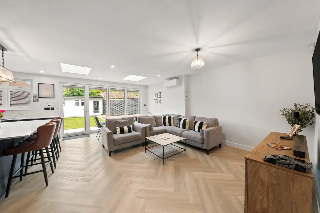 Clunbury Avenue, Southall, photo 12