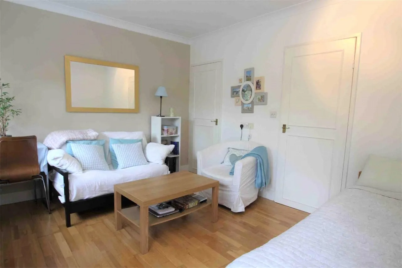 1 bed flat for sale, Upper Richmond Road, Putney