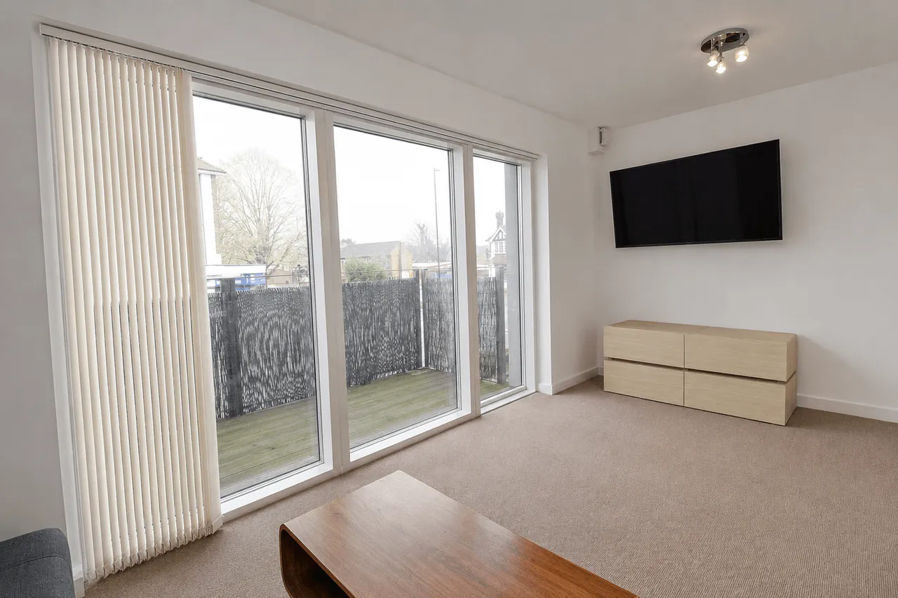 HOUNSLOW, TW3 4EW, photo 2