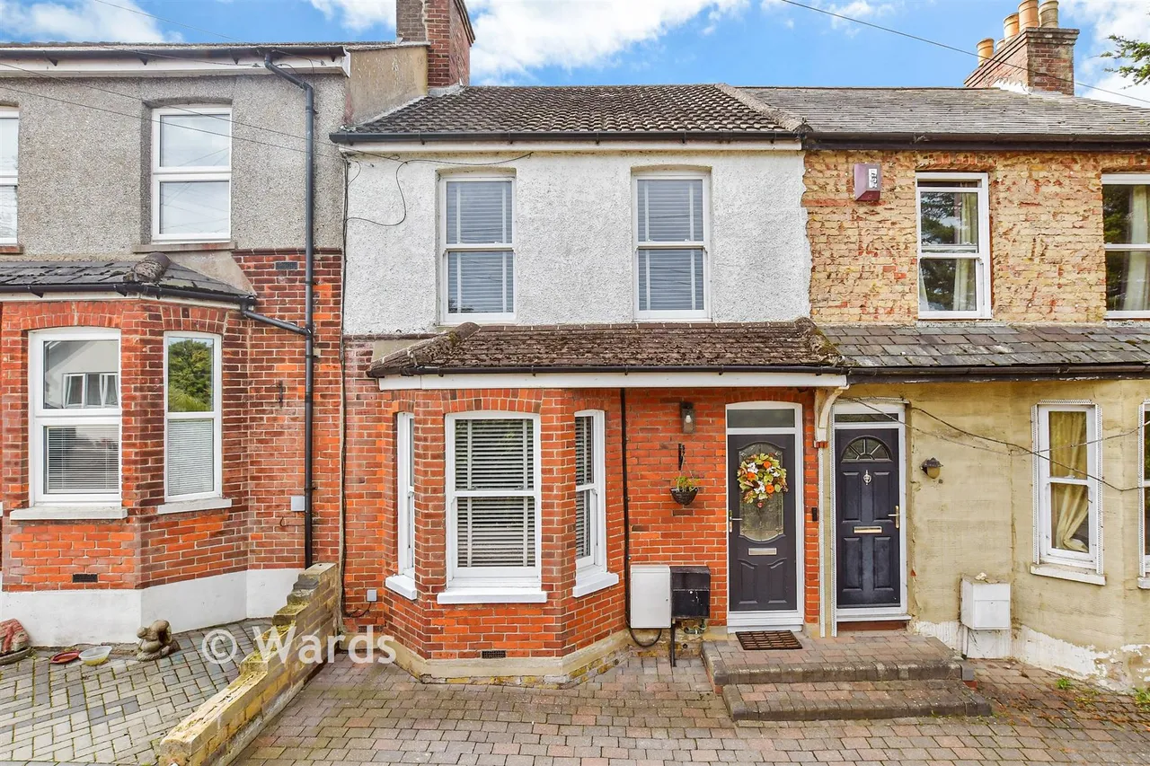 2 bed house for sale, New Road, Eythorne, CT15