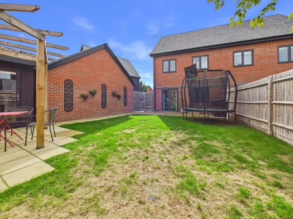 Princess Marina Drive, Arborfield Green, RG2, photo 12