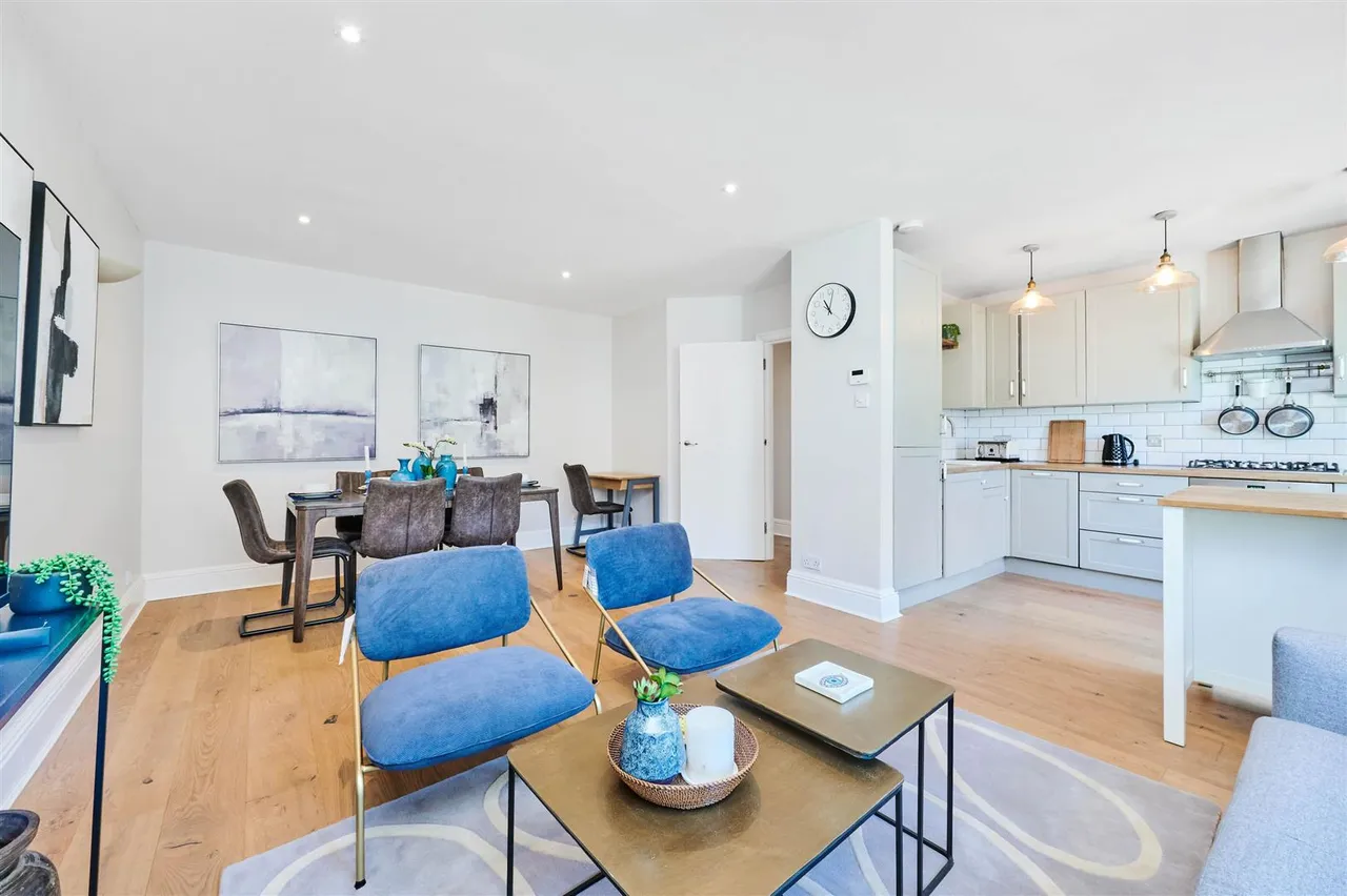 2 bed flat to rent, Priests Bridge, Barnes, SW14