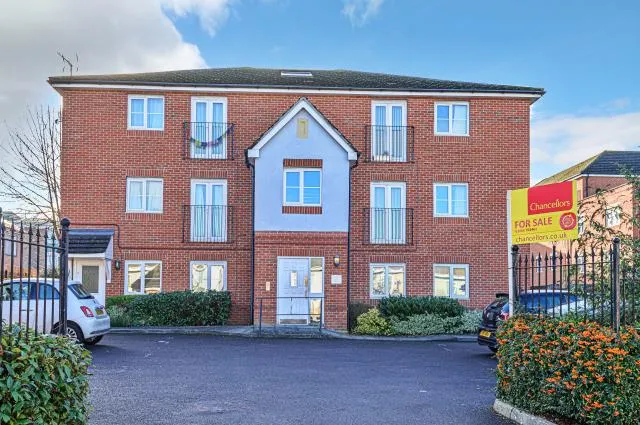 2 bed flat for sale, Edgecombe Road, Headington, OX3