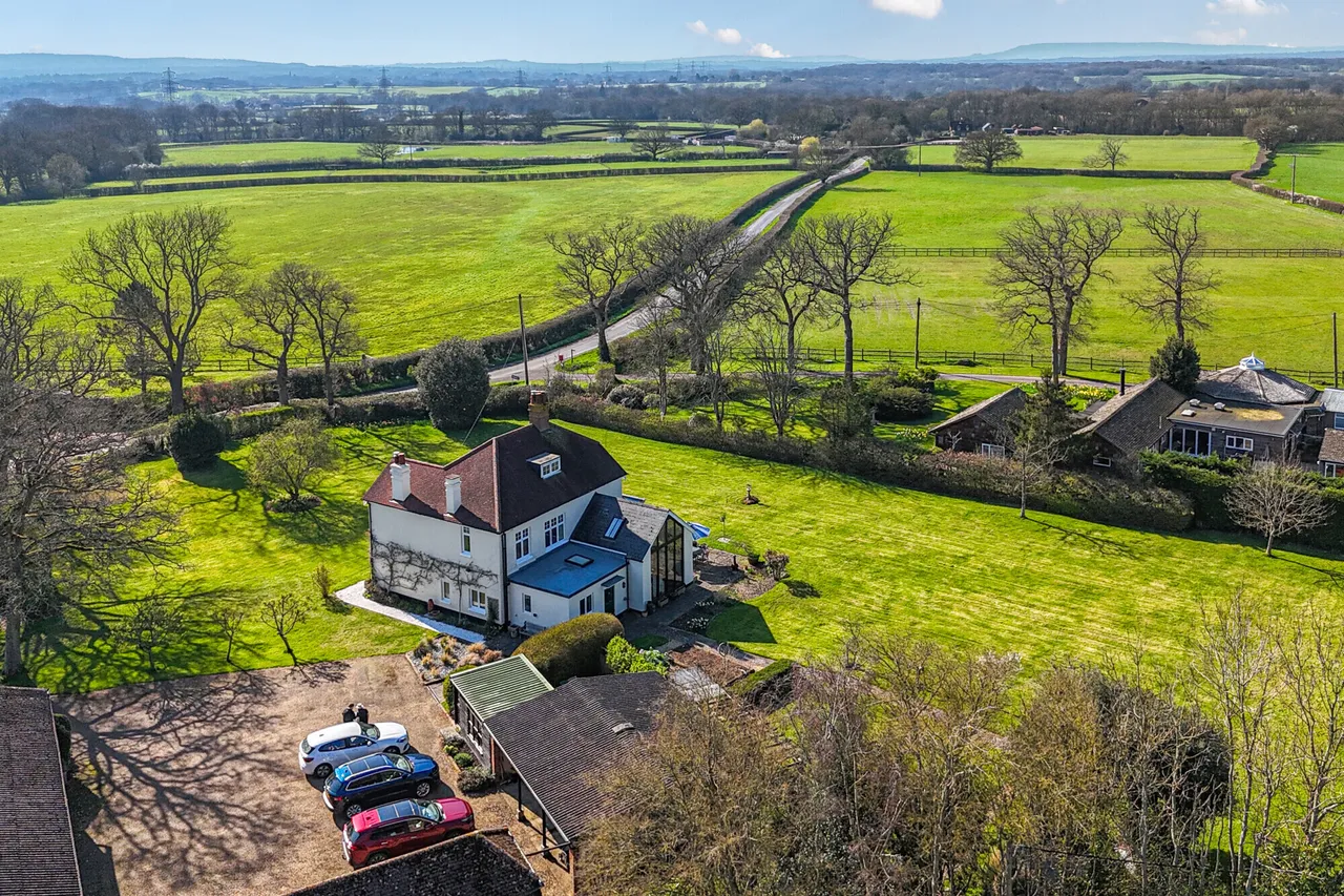 Okehurst Lane, Billingshurst, RH14, photo 3