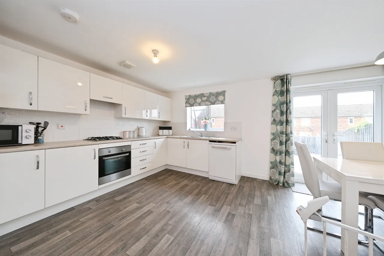 Masefield Avenue, Holmewood, Chesterfield, photo 6