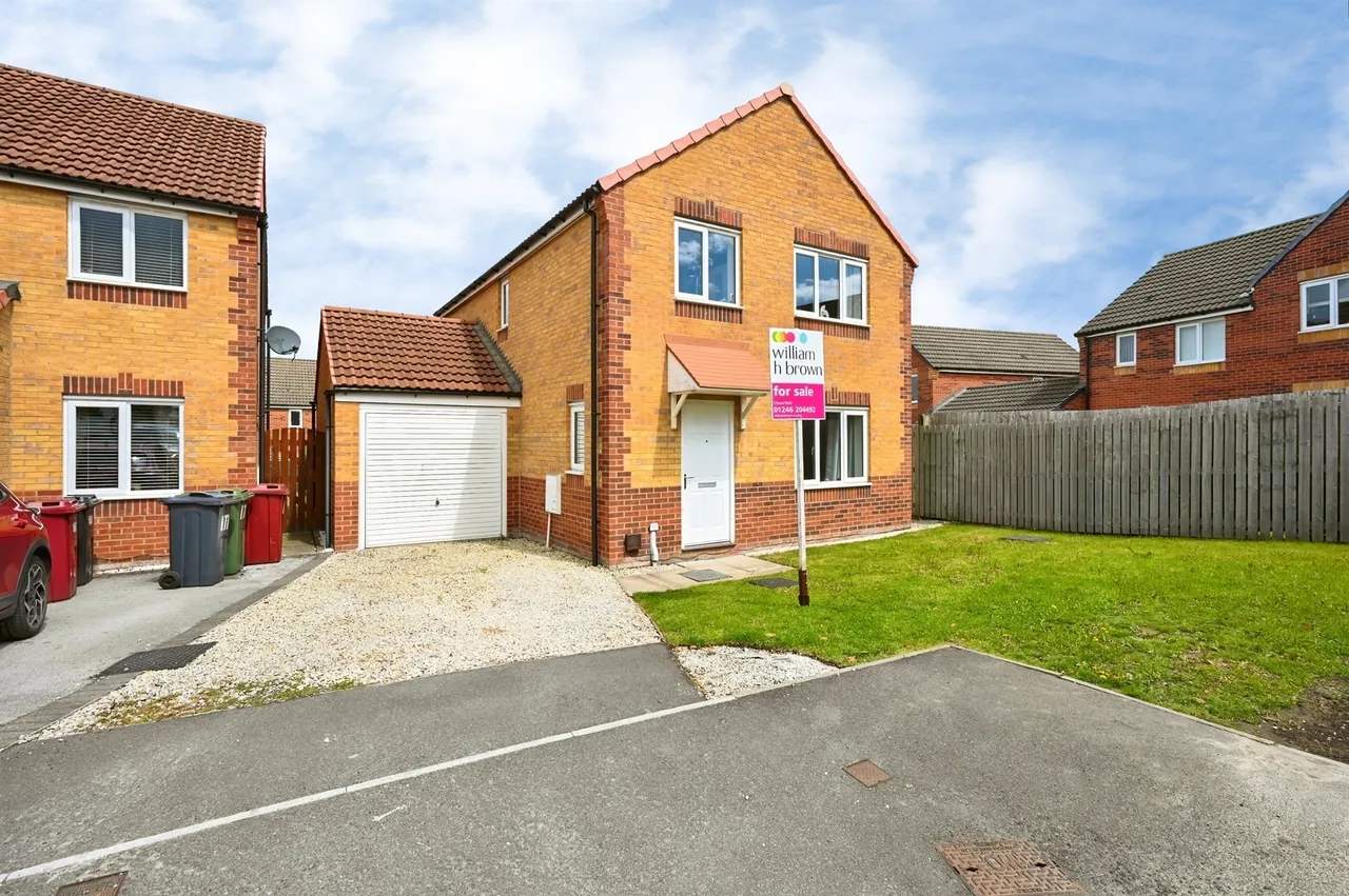 4 bed house for sale — Masefield Avenue, Holmewood, Chesterfield