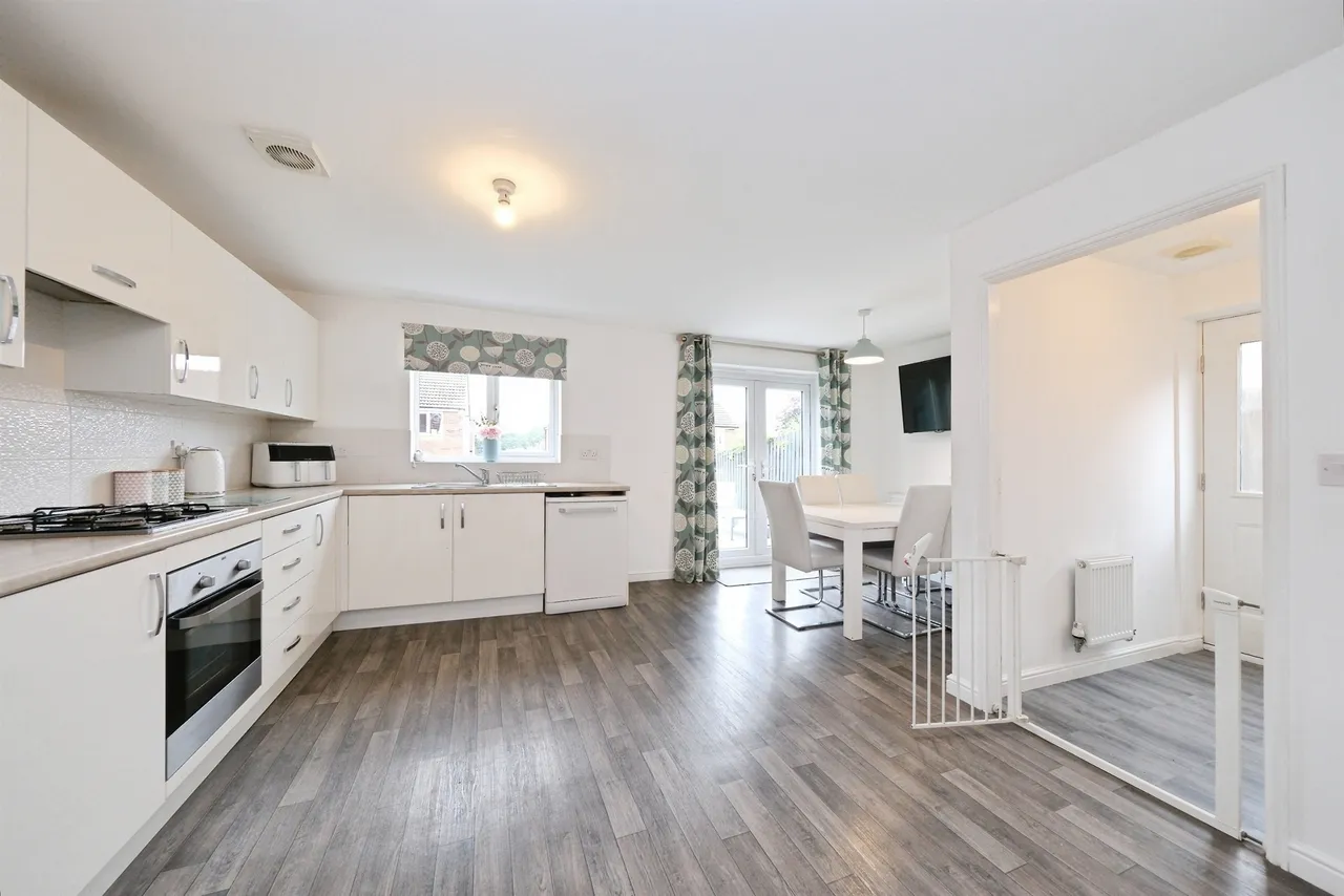 Masefield Avenue, Holmewood, Chesterfield, photo 4