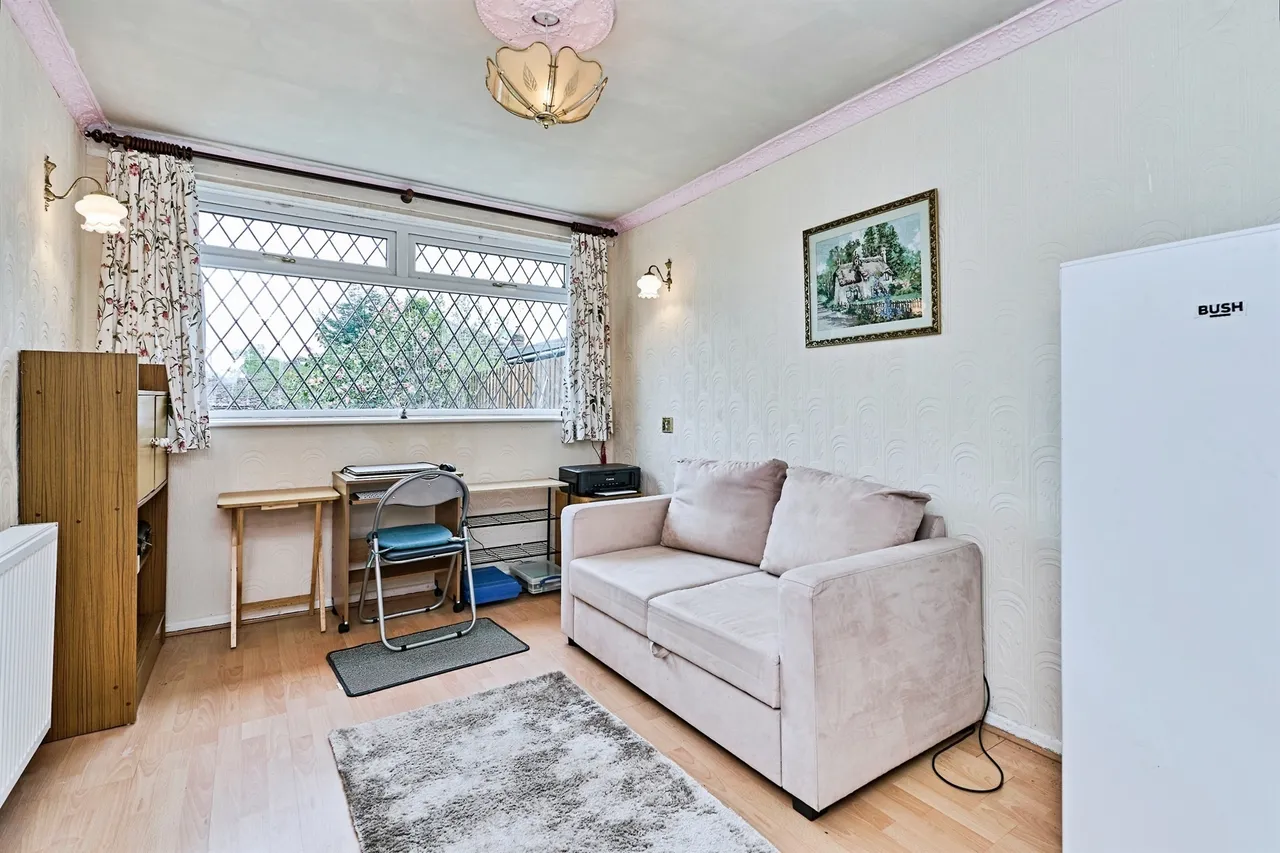 Uplands Avenue, Willenhall, WV13, photo 8