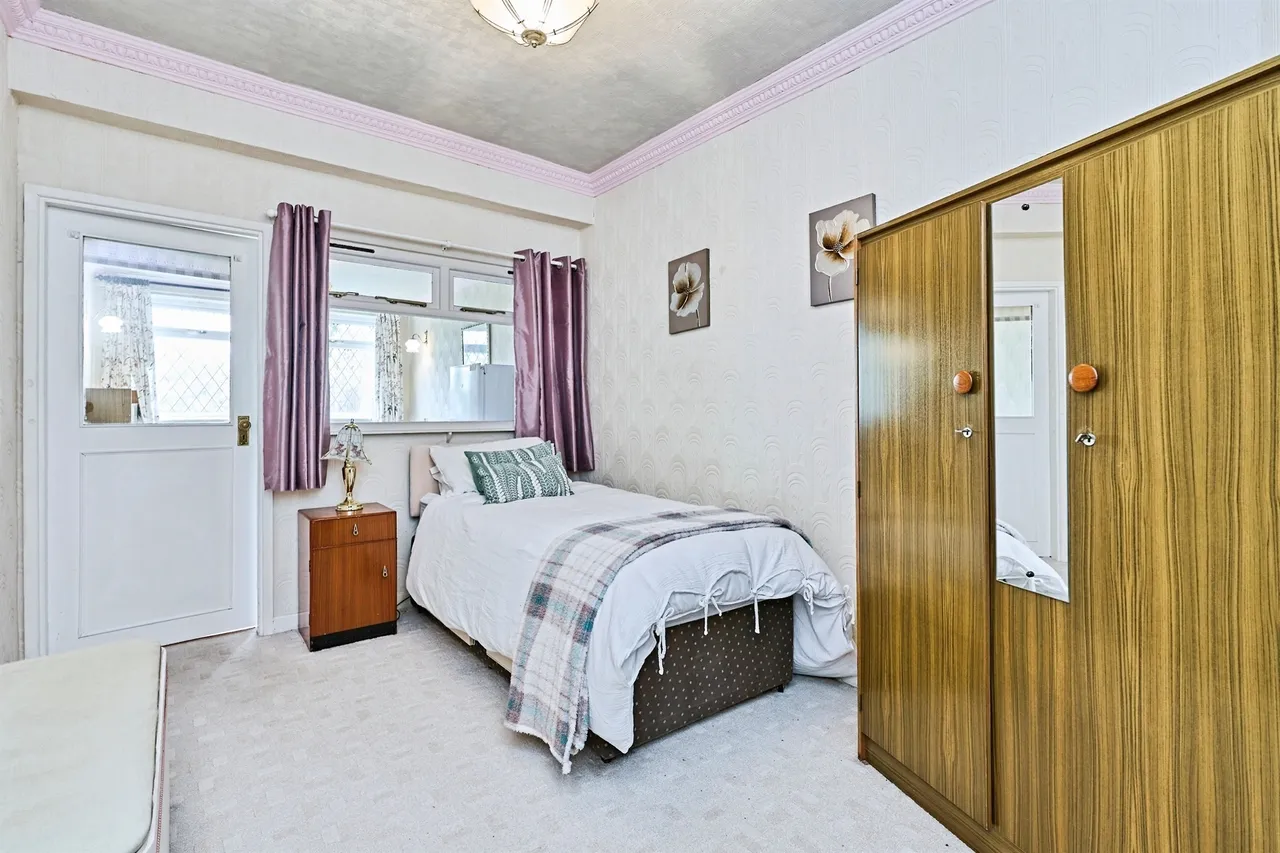 Uplands Avenue, Willenhall, WV13, photo 11