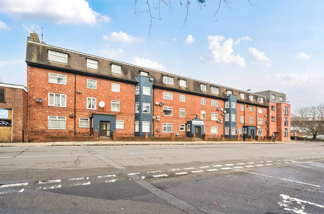 2 bed flat for sale, Canute Road, Southampton, SO14