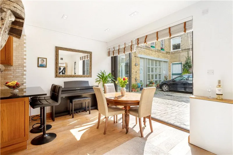 Westminster Bridge Road, London, SE1, photo 8