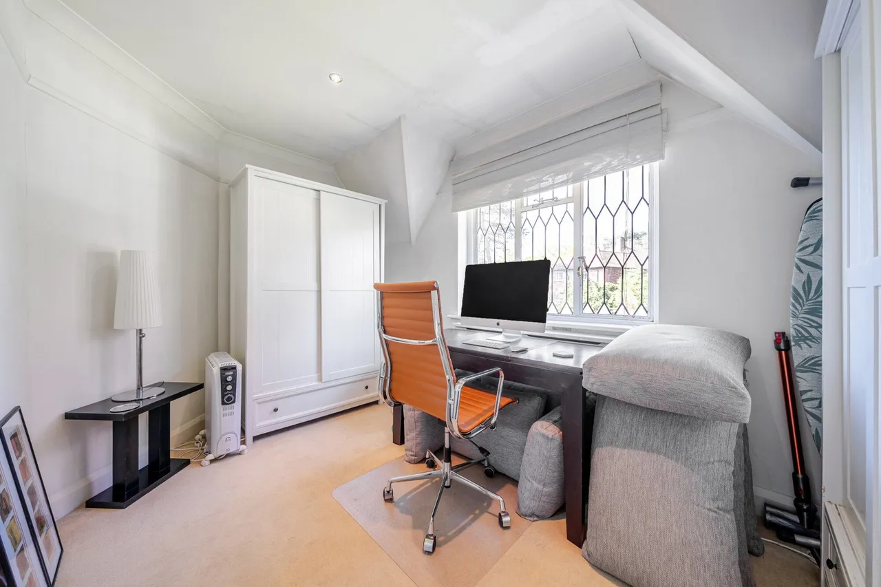 Oakwood Close, BR7, photo 13