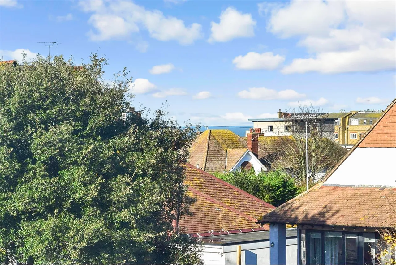 Lonsdale Avenue, Margate, CT9, photo 9