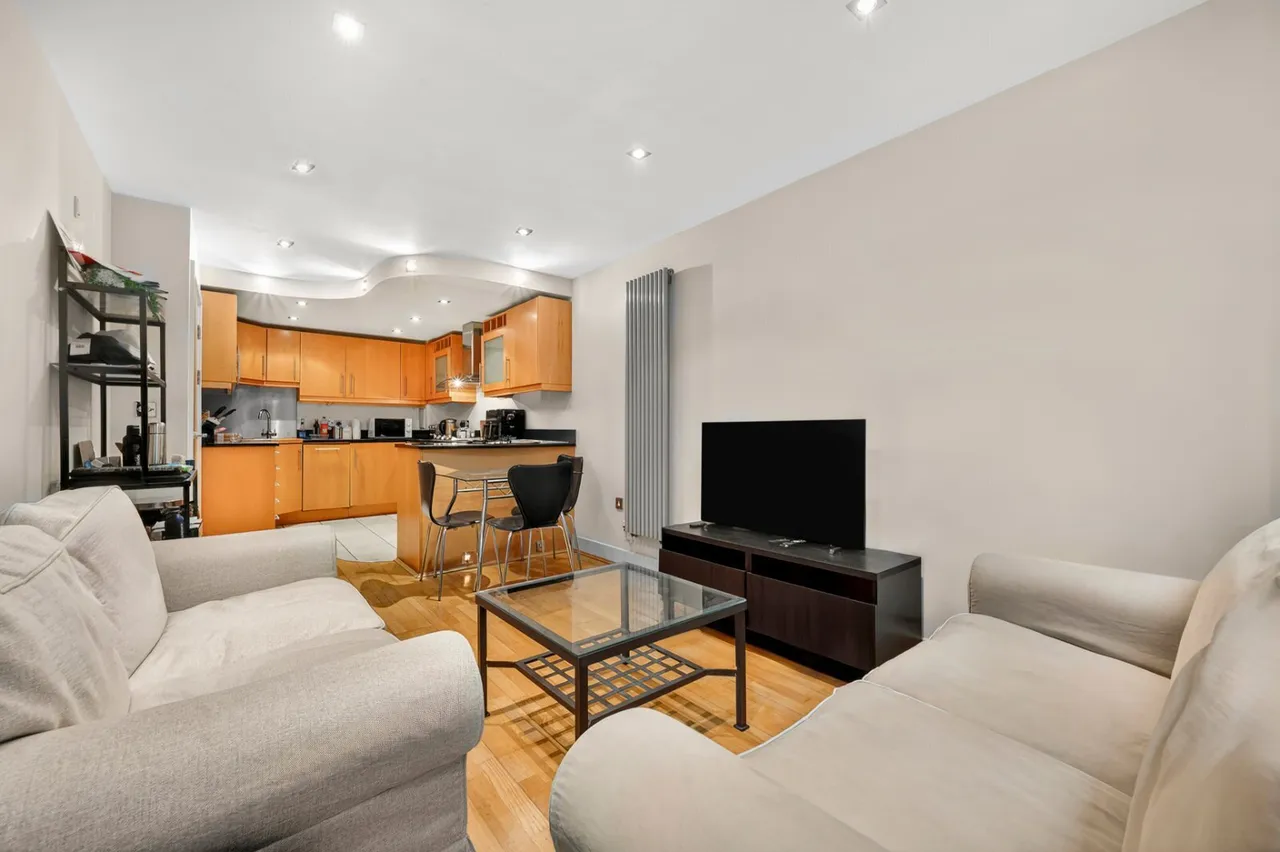 1 bed flat for sale, Millharbour, London, E14
