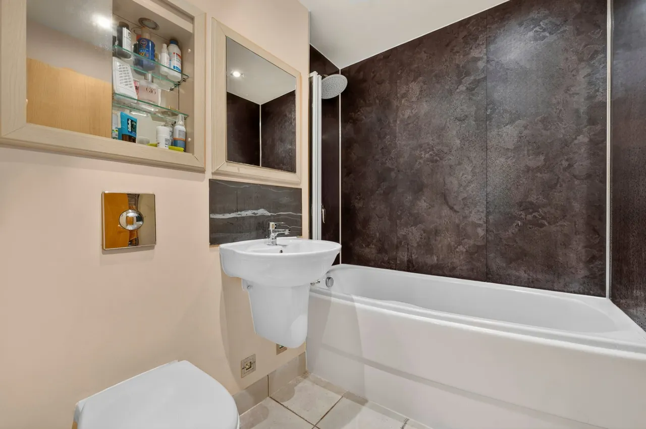 Millharbour, London, E14, photo 6