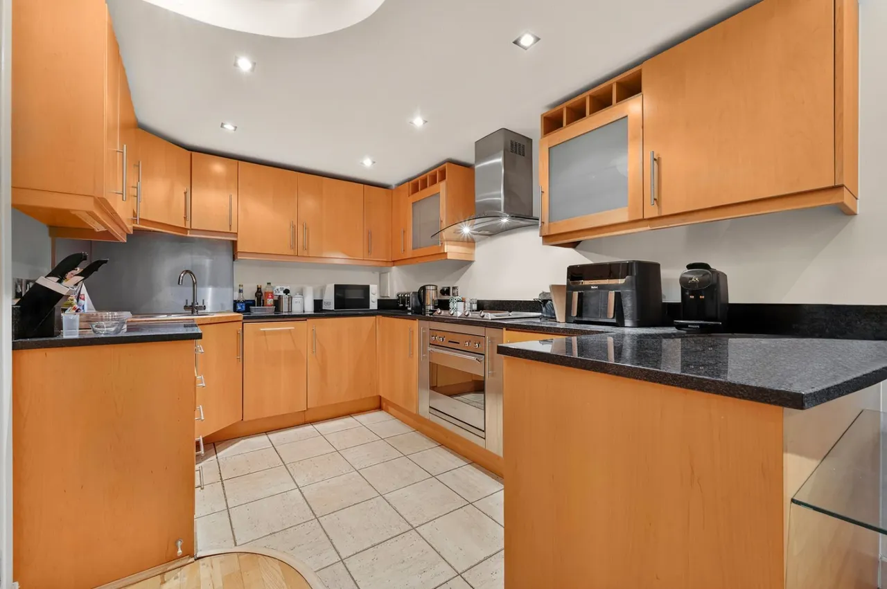 Millharbour, London, E14, photo 2