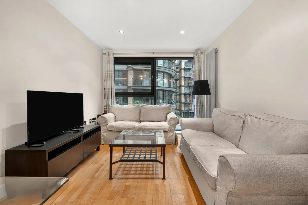 Millharbour, London, E14, photo 3