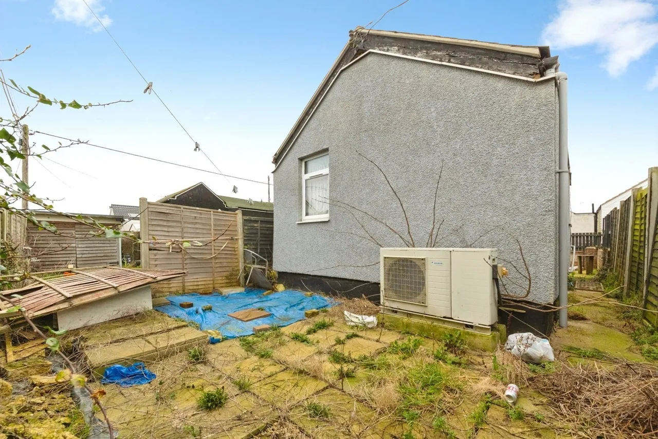 Bentley Avenue, Jaywick, Clacton-on-Sea, Essex, CO15, photo 8