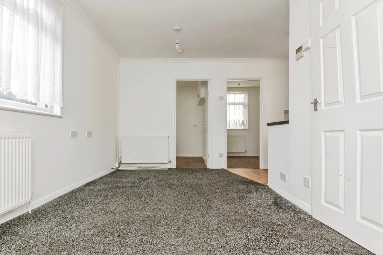 Bentley Avenue, Jaywick, Clacton-on-Sea, Essex, CO15, photo 3