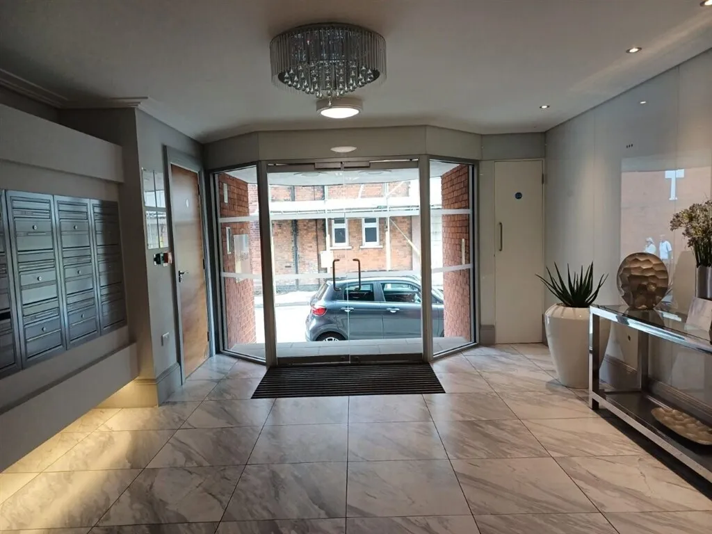 Minorca Road, WEYBRIDGE, photo 2