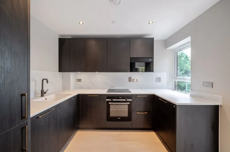 88 Riddlesdown Road, Purley CR8 1DD, photo 4