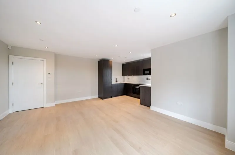 88 Riddlesdown Road, Purley CR8 1DD, photo 2