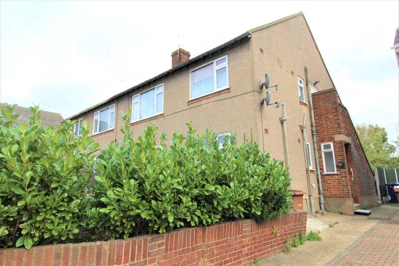 Clarkebourne Drive, Grays, Essex, RM17 6ET, photo 2