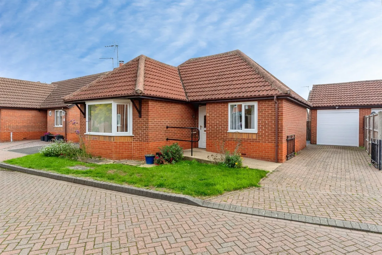 2 bed house for sale, Nursery Court, Sleaford, NG34
