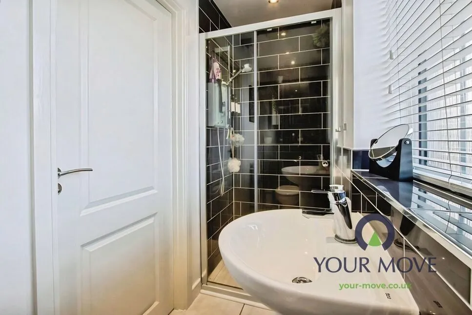 Folly Way, Barnsley, S71, photo 11