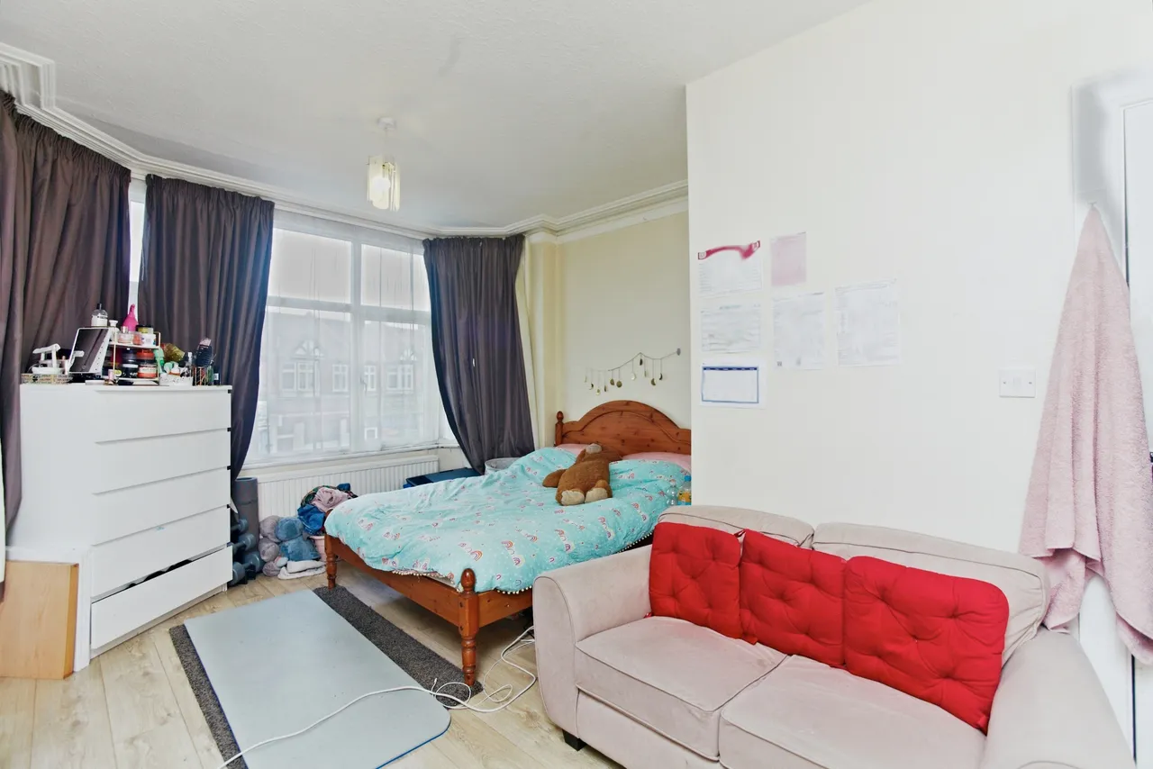 2 bed flat for sale, Lower Addiscombe Road, Croydon, CR0