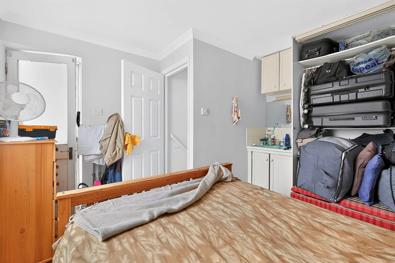 2 bed flat for sale — Kempsford Gardens, London