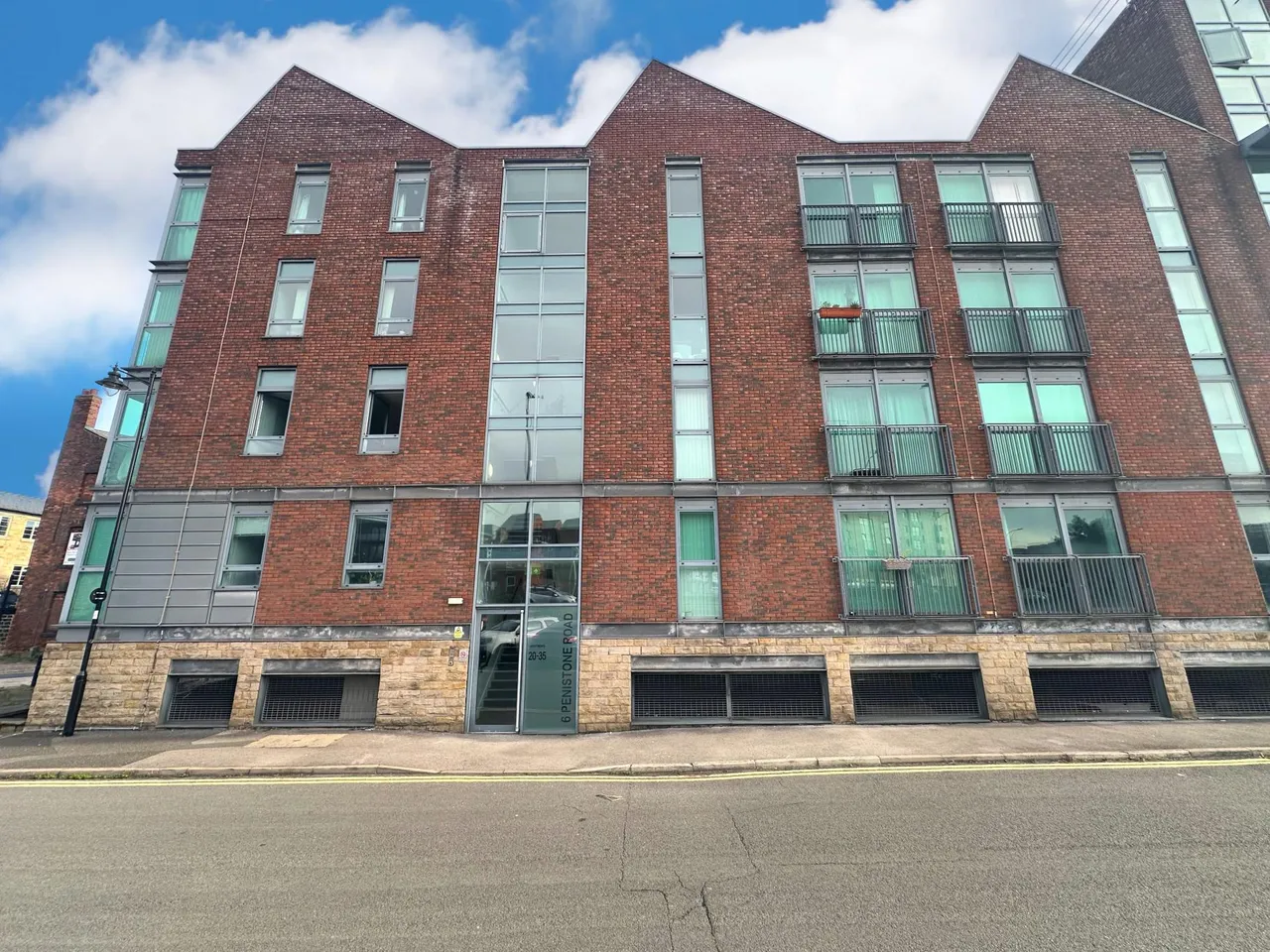 2 bed flat for sale, Penistone Road, Sheffield, S6