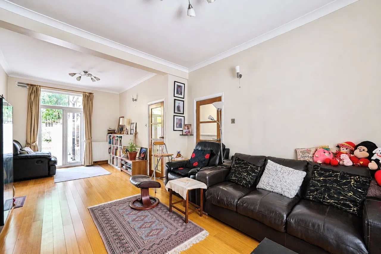 Park Grove, London, E15, photo 2