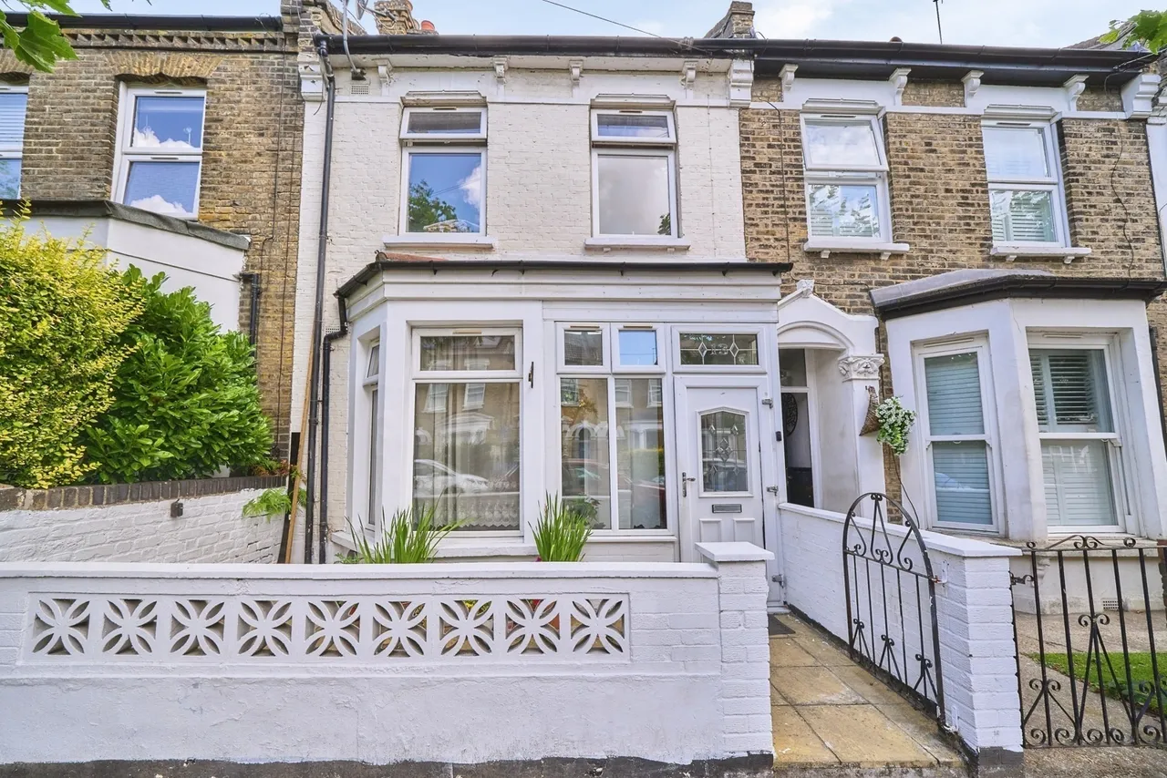 4 bed house for sale — Park Grove, London, E15