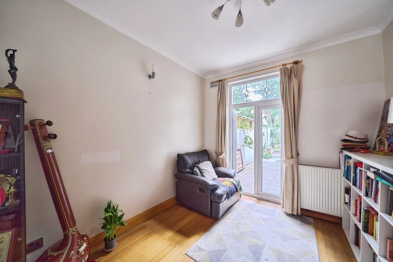 Park Grove, London, E15, photo 4