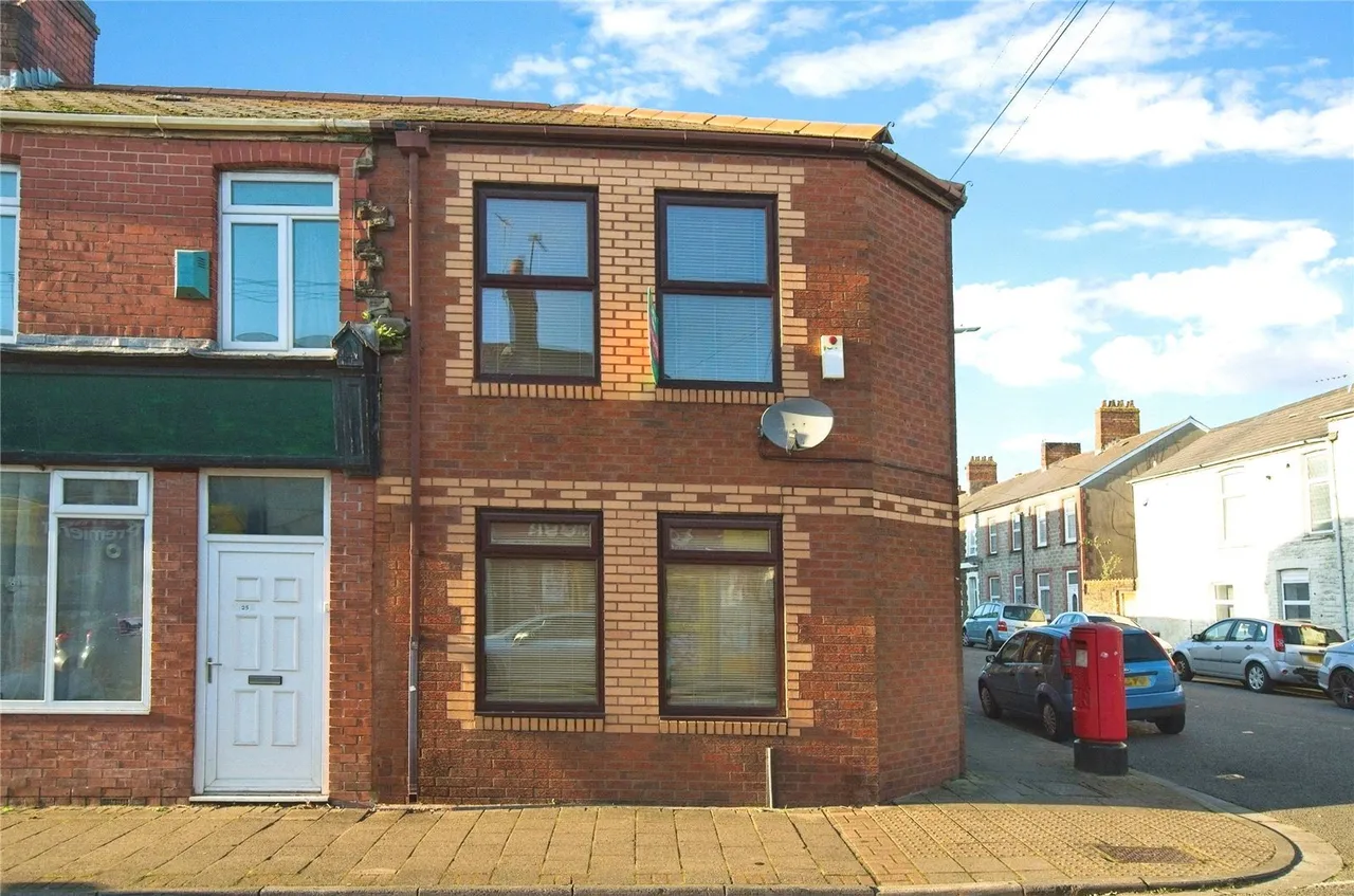 2 bed flat for sale — Carlisle Street, Cardiff, CF24