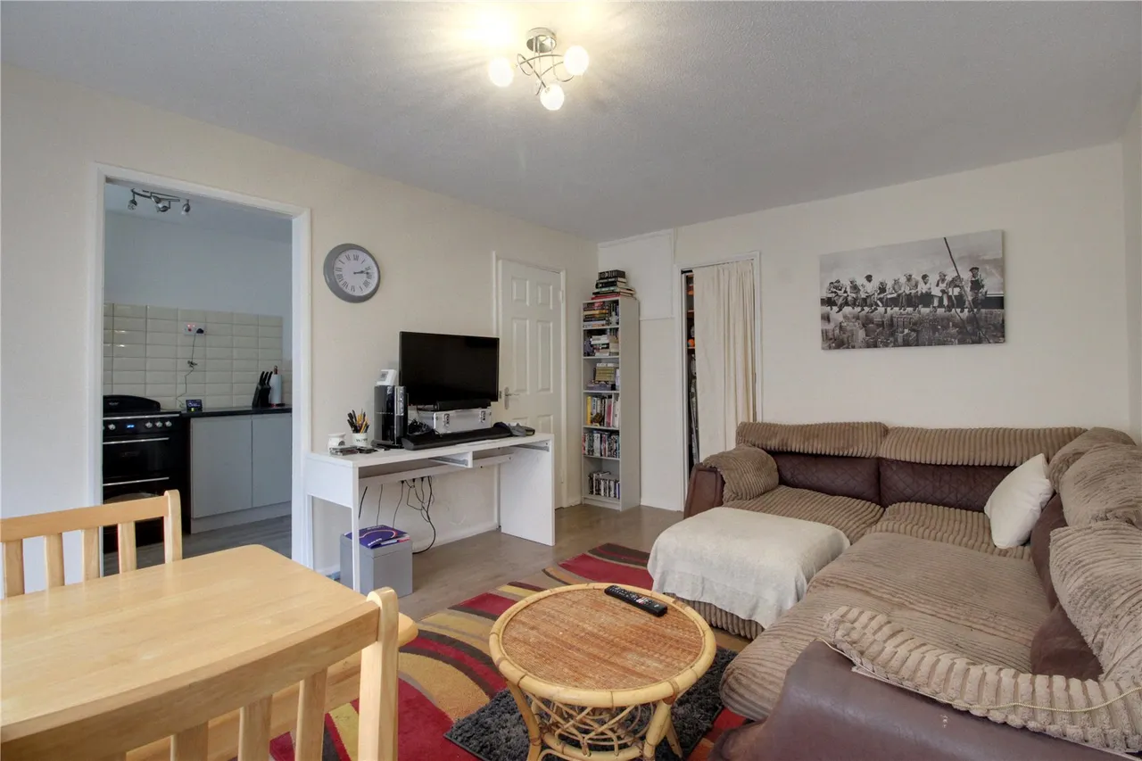 Wickham Place, Church Crookham, Fleet, Hart, GU52 6NQ, photo 2